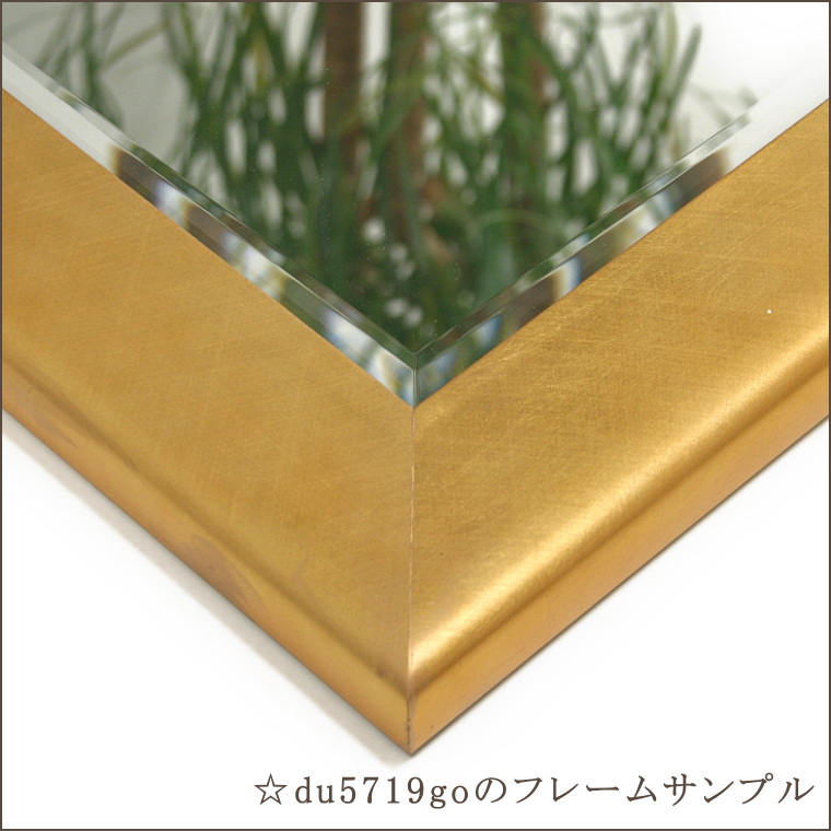 金箔仕上げの豪華なフレームミラー